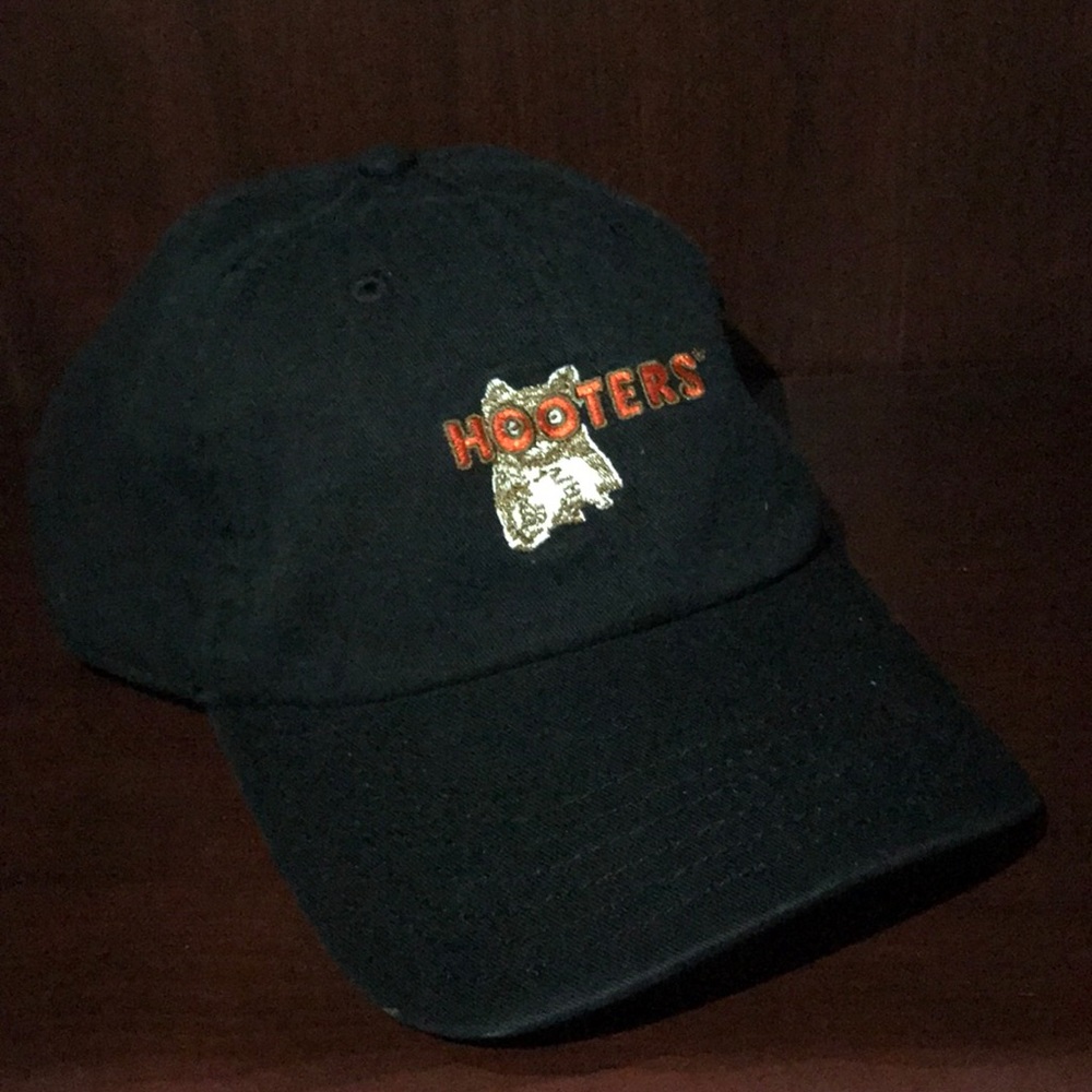 🦉HOOTERS HAT🦉
